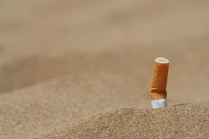 Grafica e Formazione - Francesca Gallesio - Fotografia Sigaretta nella Sabbia